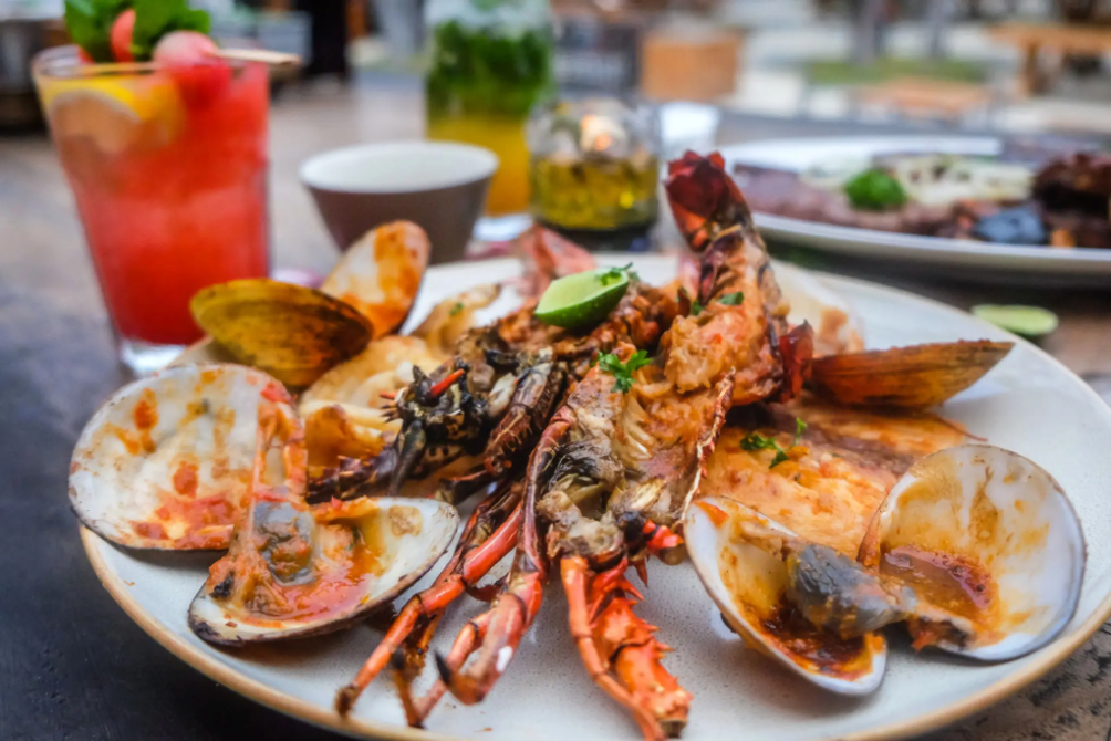 Delicious grilled seafood with a refreshing drink